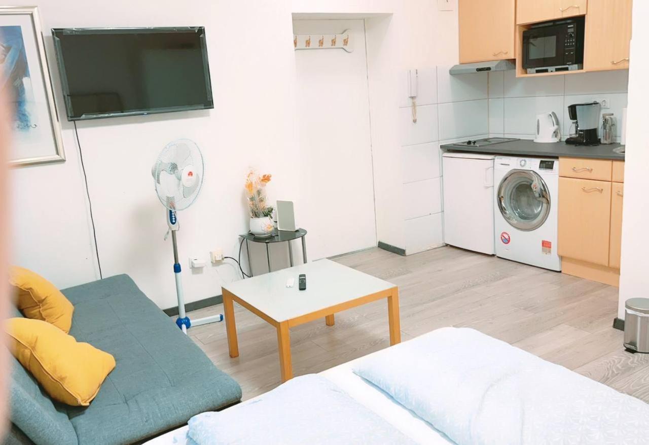 Comfort Studio 3P Km Vienna Luaran gambar